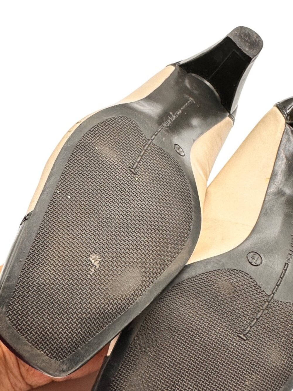 Easy Spirit Size 7.5 Beige & Black Leather Kitten Heel Pumps - Picture 12 of 14